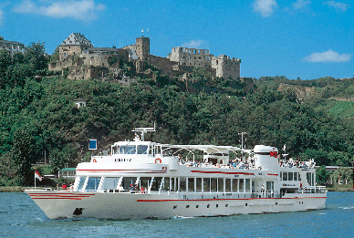 MS-Loreley vor der Festung Rheinfels